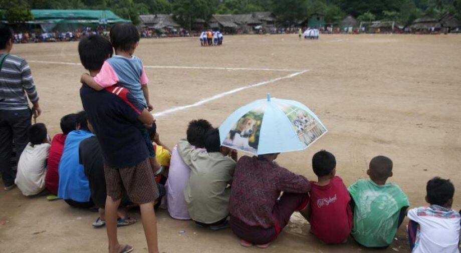 Ταϊλάνδη: Γήπεδα ποδοσφαίρου σε απίθανα... σχήματα!