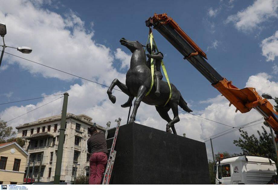 Τοποθετήθηκε το άγαλμα του Μ. Αλεξάνδρου στο κέντρο της Αθήνας