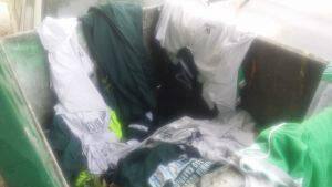 Απίστευτο : Βρέθηκαν ρούχα των Καλυβίων σε κάδο σκουπιδιών στον Πειραιά! (pic)